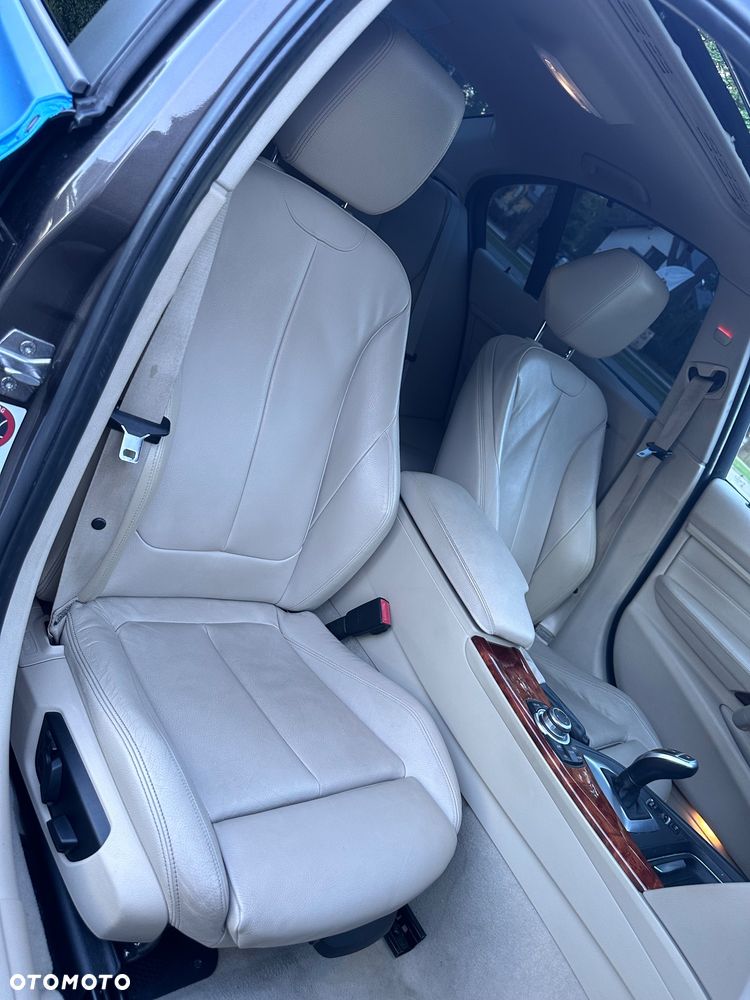 BMW Seria 3 328i xDrive Modern Line - 33