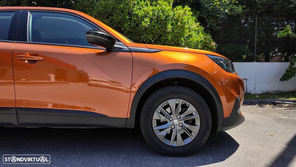 Peugeot 2008 PureTech 130 EAT8 GT - 4