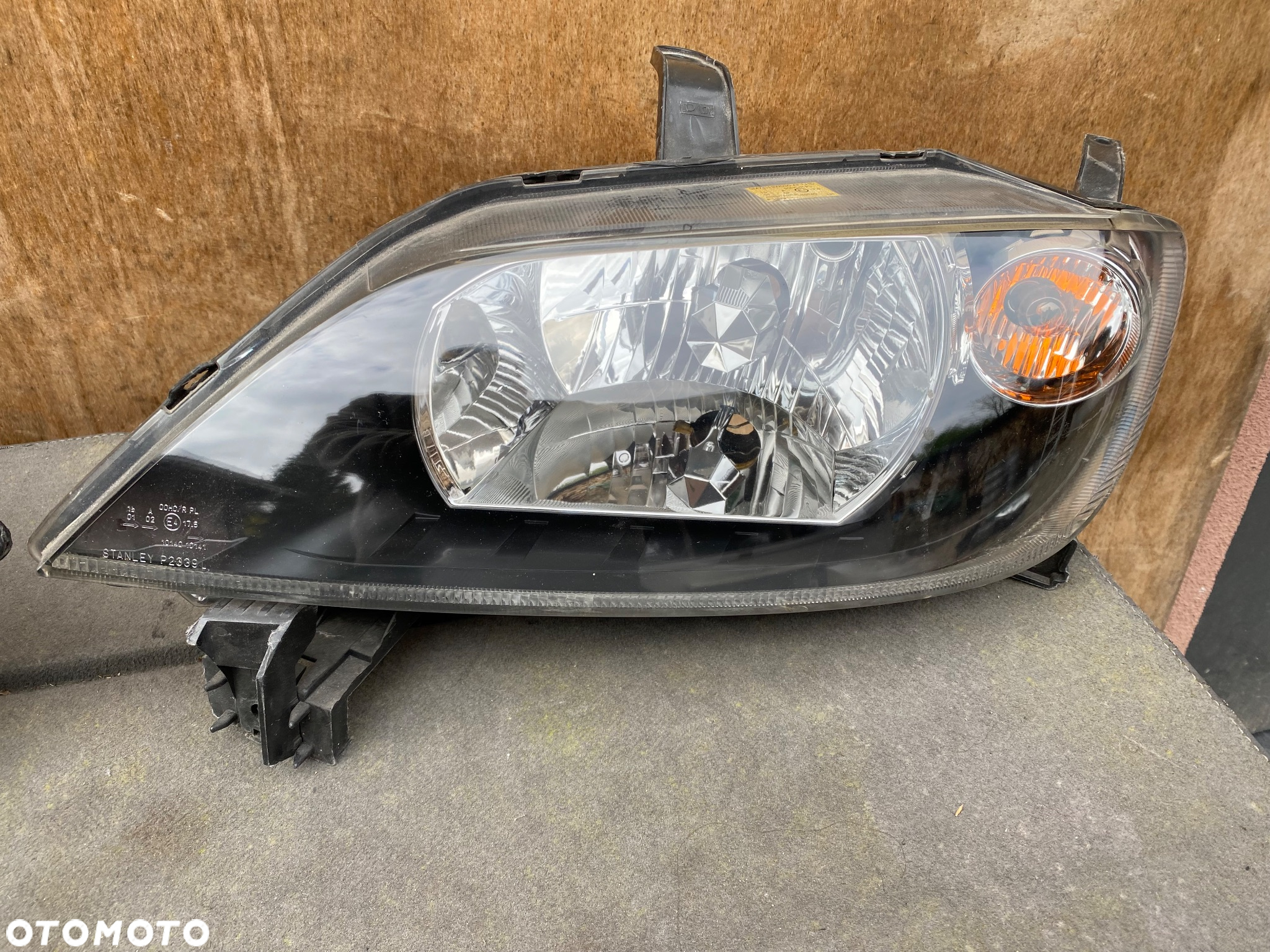 lampy mazda 2 I  komplet eu całe - 2