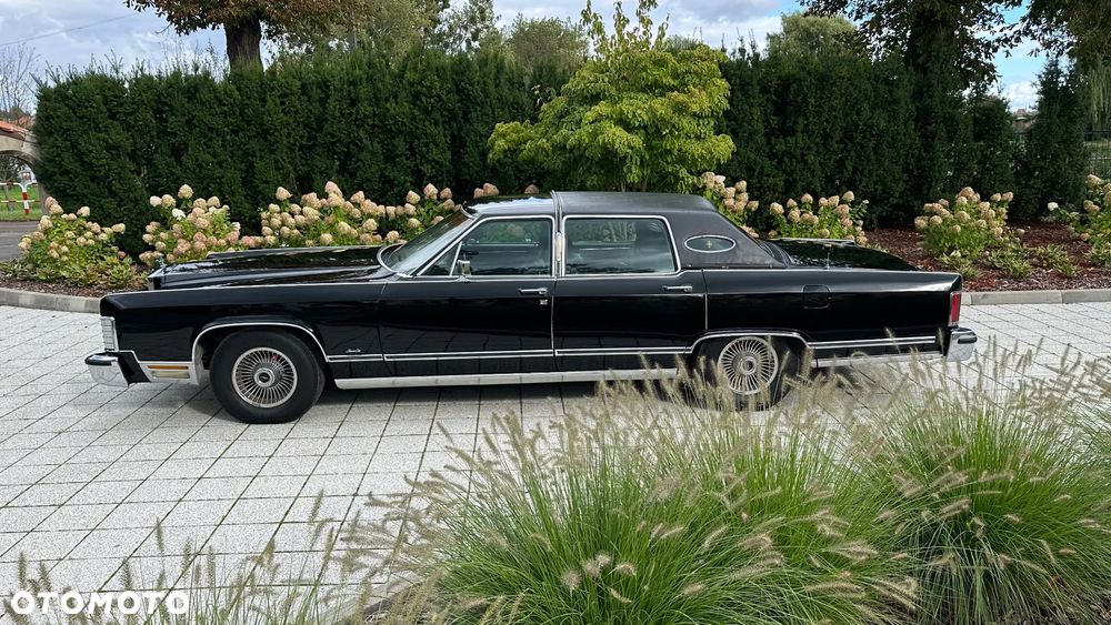 Lincoln Town Car - 12