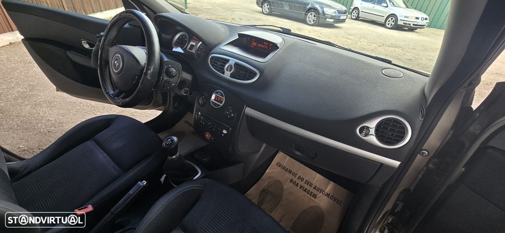 Renault Clio Sport Tourer - 24