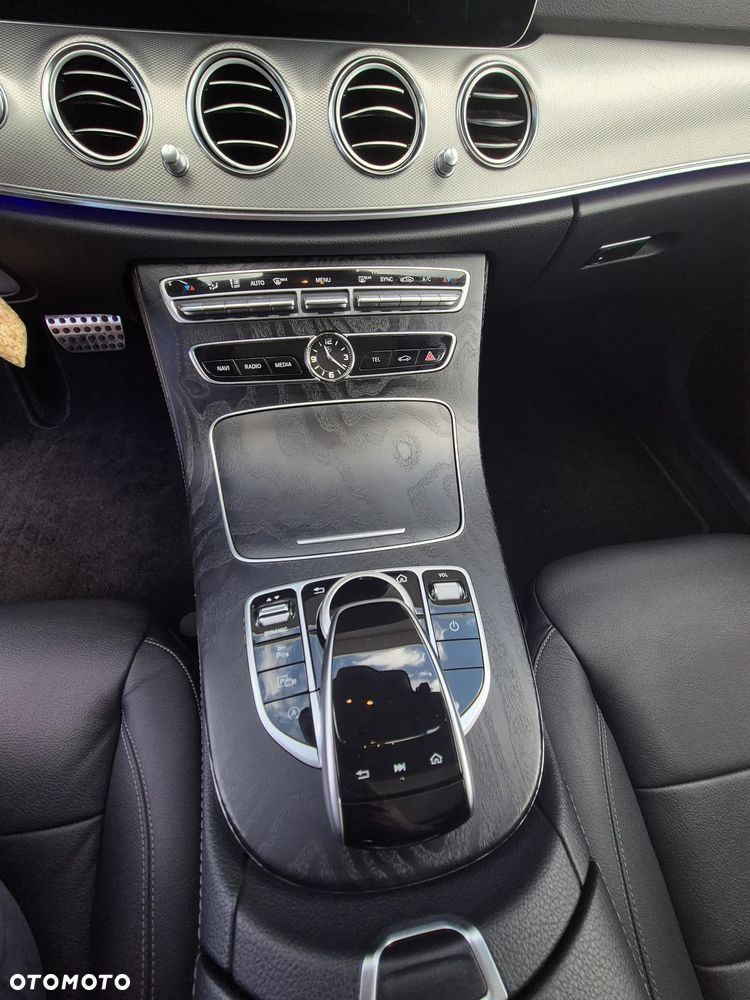 Mercedes-Benz Klasa E 220 d Business Edition 9G-TRONIC - 33