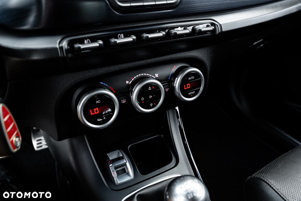 Alfa Romeo Giulietta 1750 TBi Quadrifoglio Verde - 30