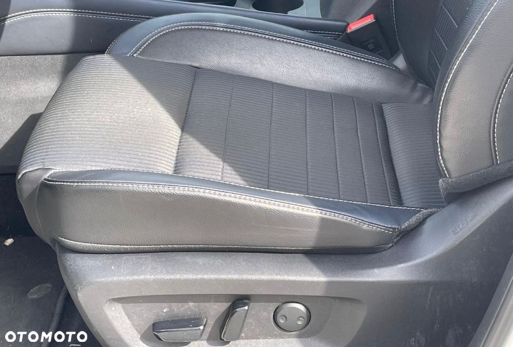 Nissan Qashqai 1.3 DIG-T MHEV Xtronic Tekna - 9