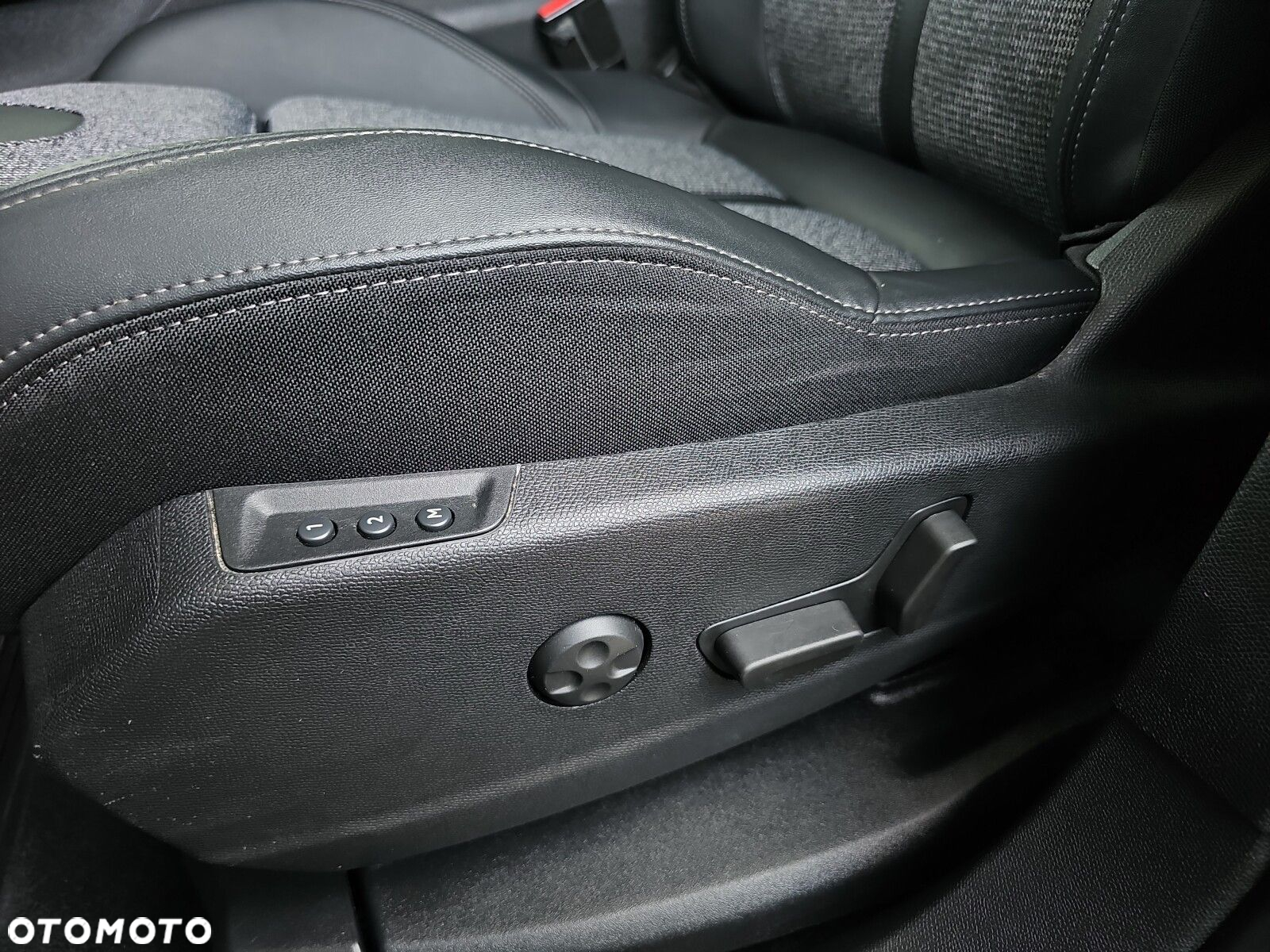 Peugeot 5008 1.6 PureTech Allure S&S EAT8 - 12