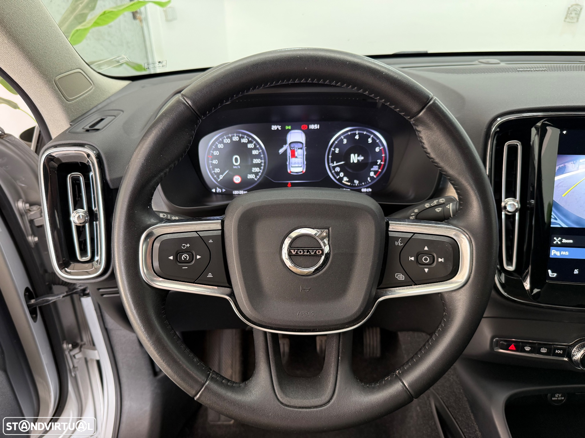 Volvo XC 40 1.5 T3 Momentum Tech Edition - 10