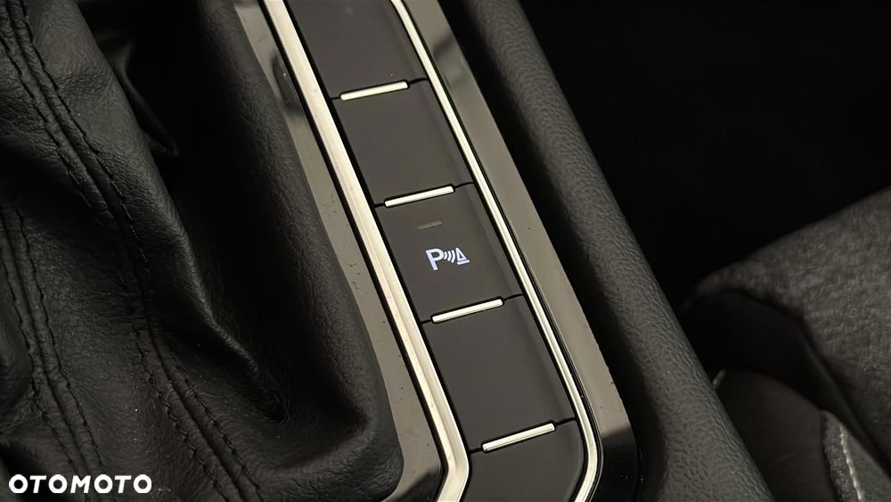 Volkswagen Passat Variant 2.0 TDI SCR Business DSG - 32
