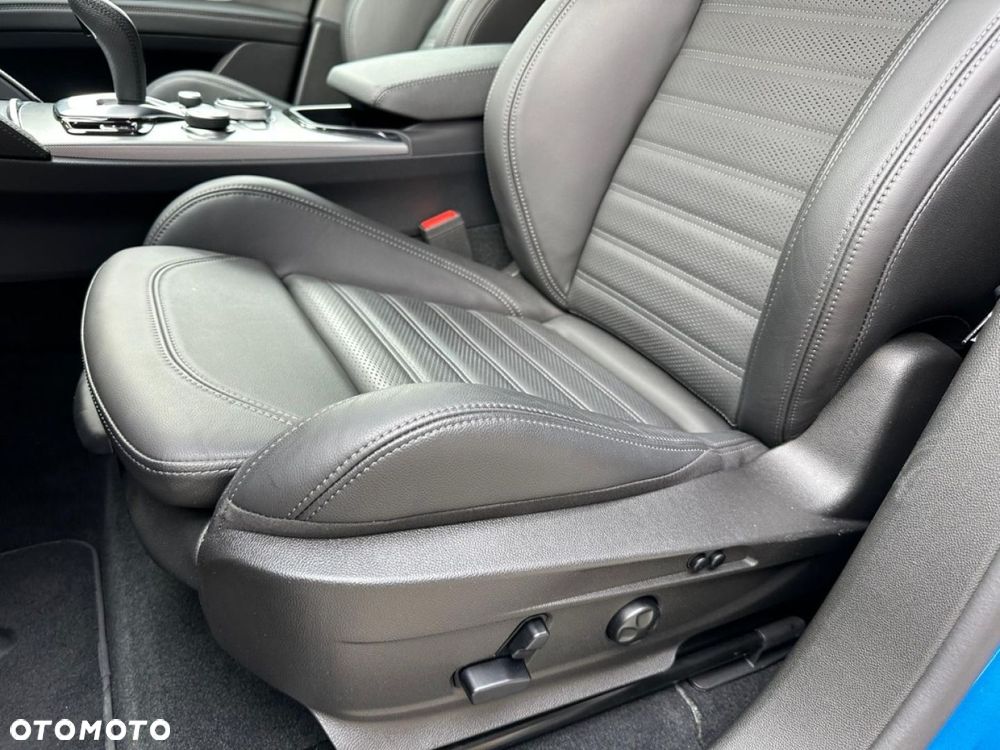 Alfa Romeo Stelvio - 11