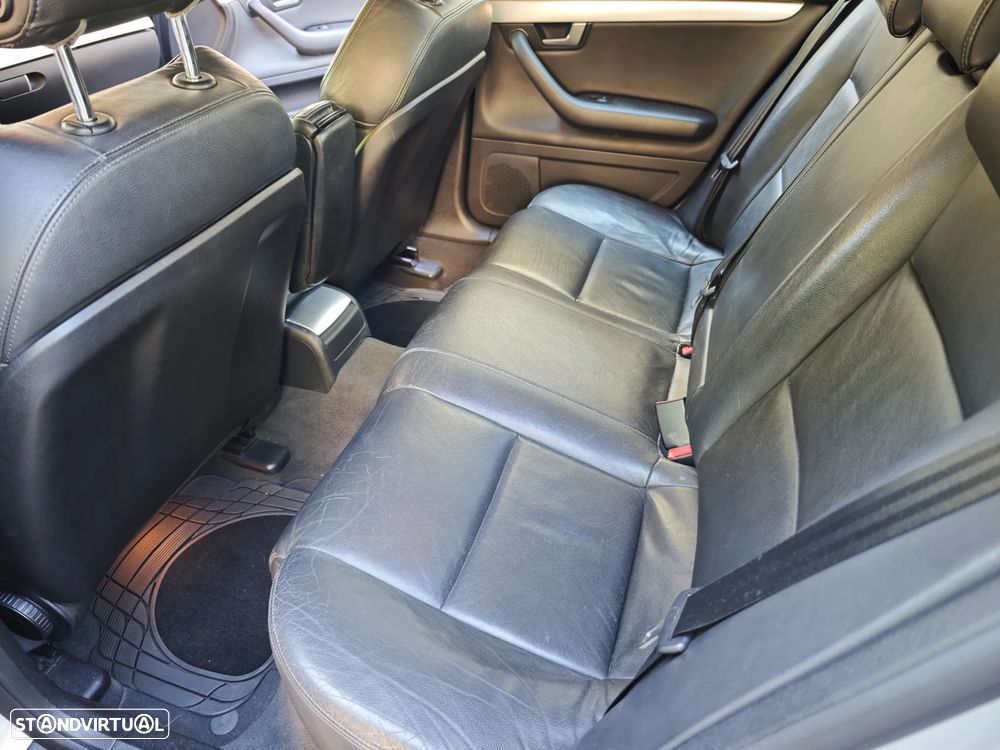 Audi A4 2.0 TDI S-line - 9