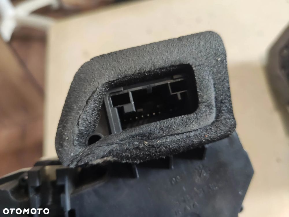 WG Zamek drzwi Prawy Tył Lewy Tył Audi A6 A7 Q7 Q8 4K0839016Q 4K0839015P - 4