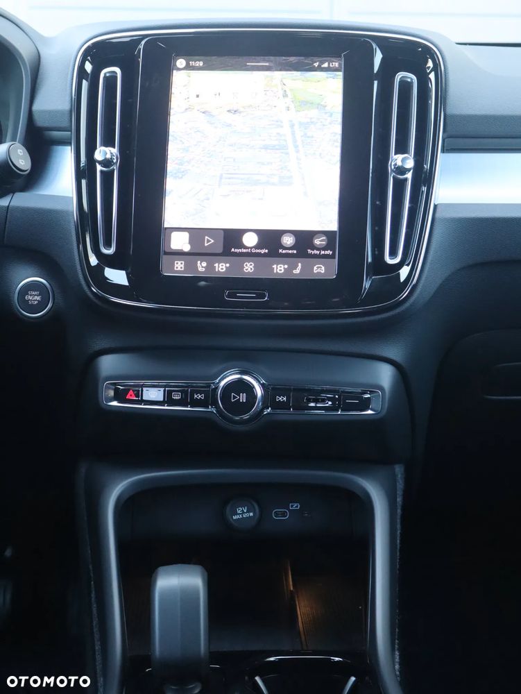 Volvo XC 40 B4 Plus Black Edition - 12