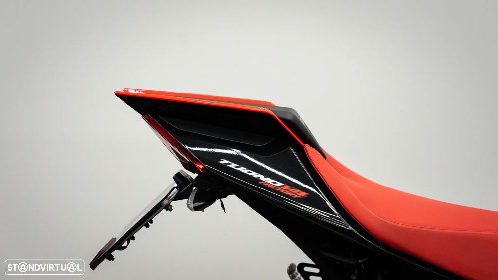 Aprilia Tuono V4 FACTORY - 14