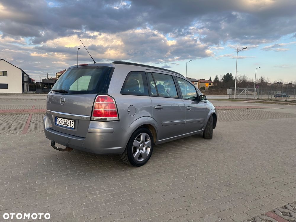 Opel Zafira 1.9 CDTI - 4