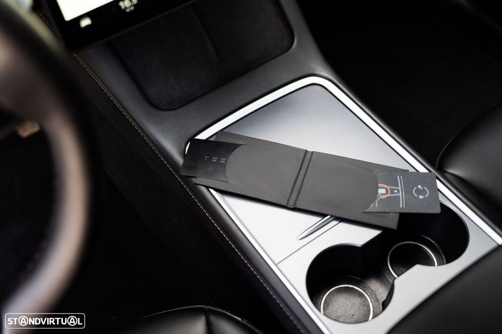 Tesla Model Y Long Range Dual Motor AWD - 26