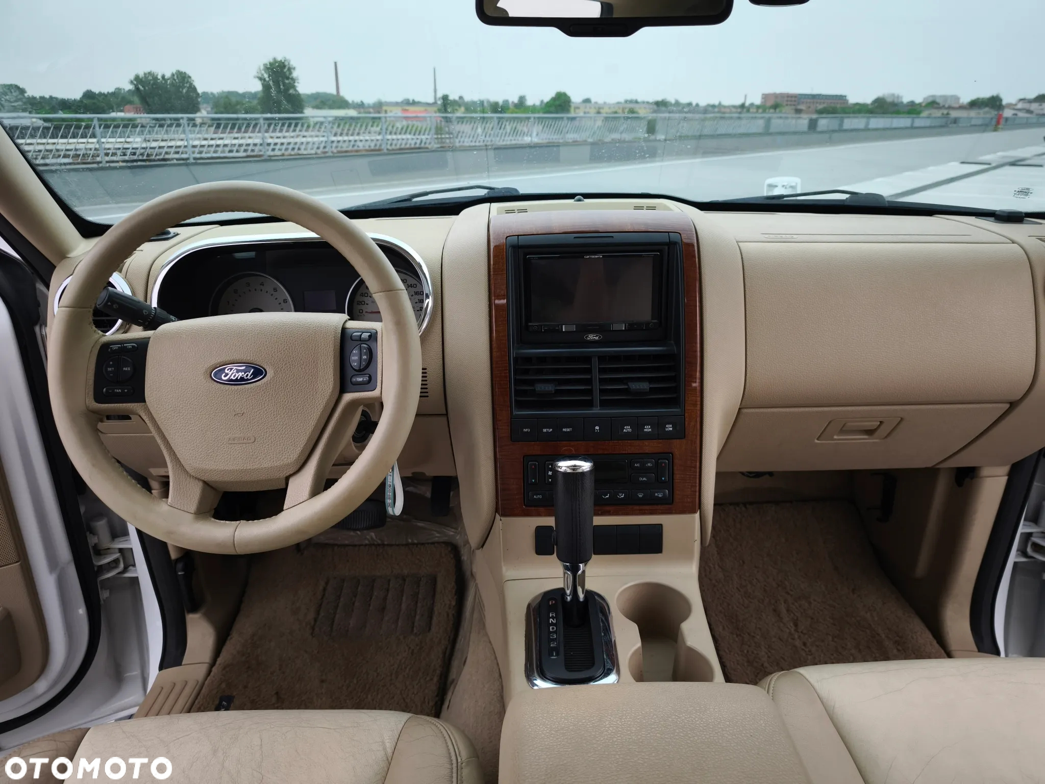 Ford Explorer 4.6 4WD - 23