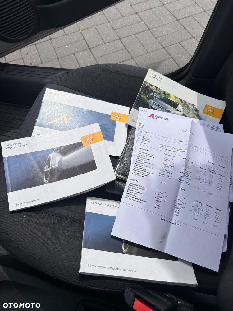 Opel Corsa 1.2 16V Cosmo - 17