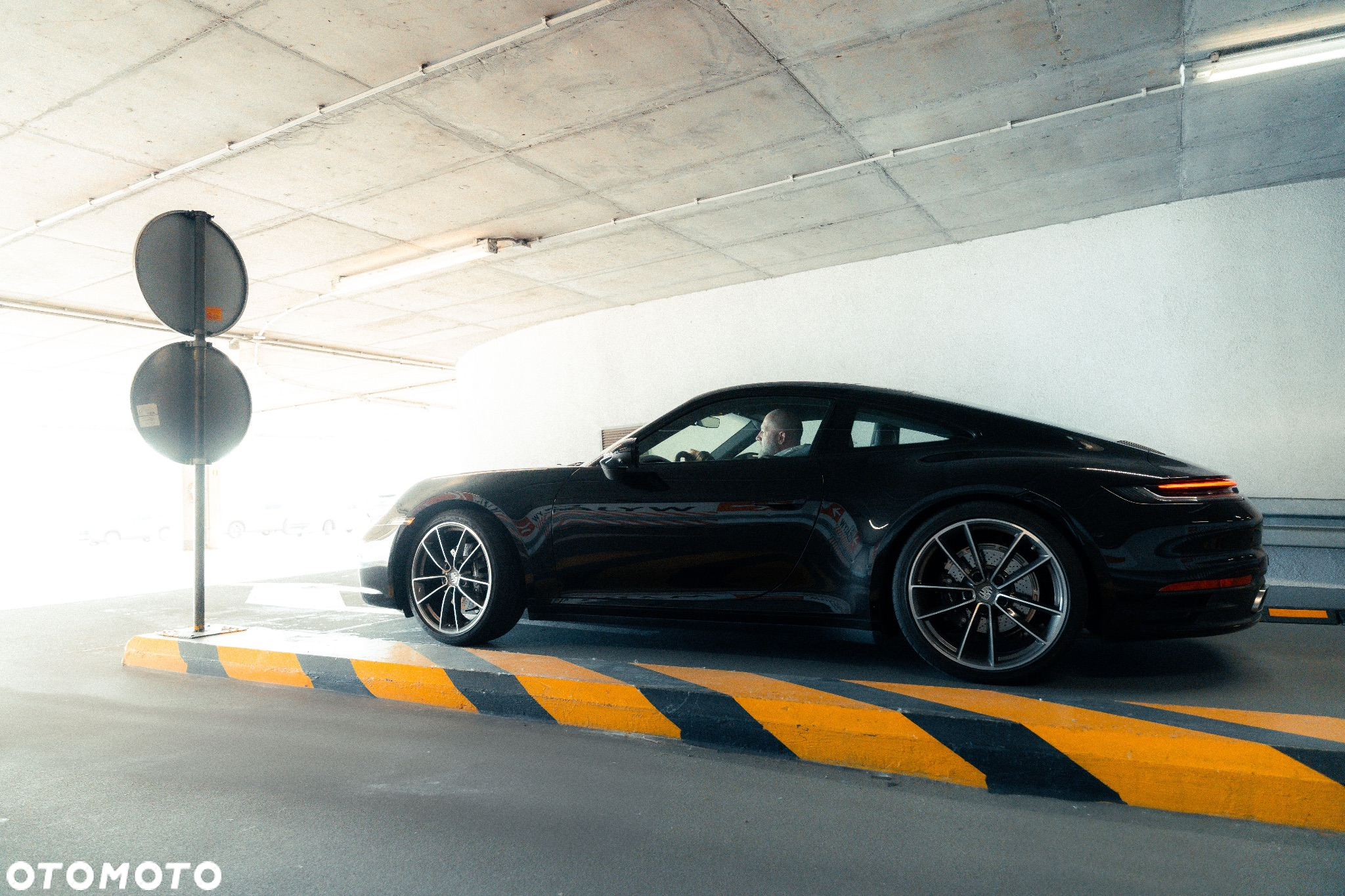 Porsche 911 Carrera - 12