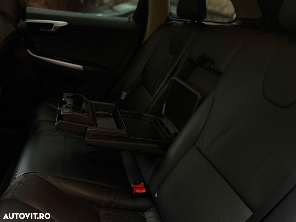 Volvo XC 60 D5 AWD Aut. Momentum - 27