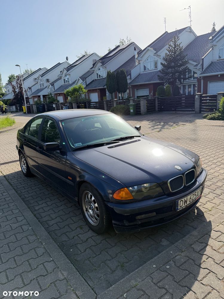 BMW Seria 3 318i - 1
