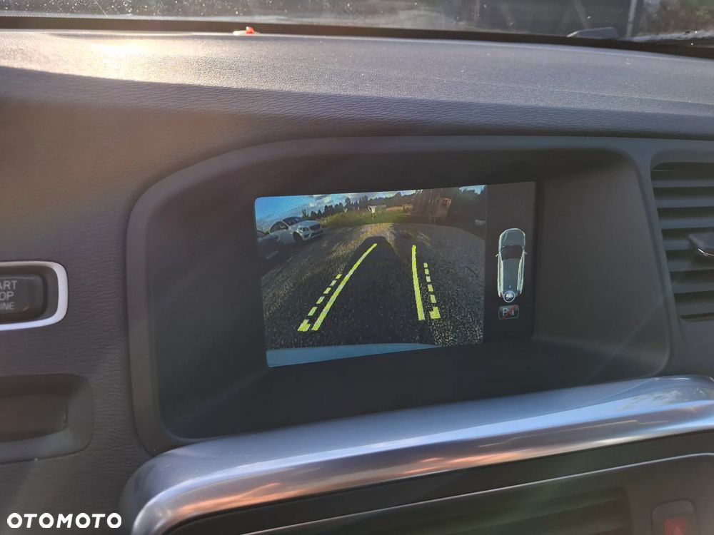 Volvo V60 D6 AWD Plug-in Hybrid R-Design Summum - 22