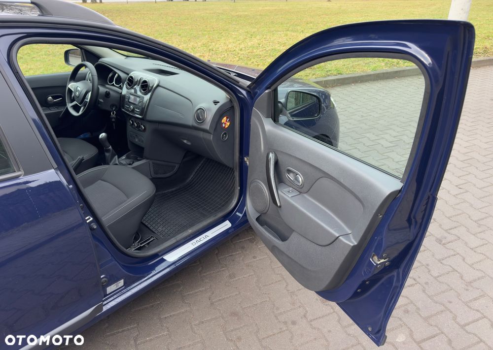 Dacia Logan TCe 90 S&S Celebration - 14