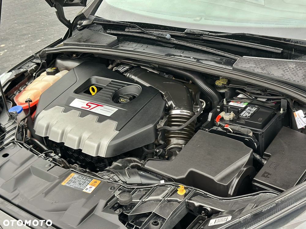 Ford Focus 2.0 EcoBoost ST mit Leder-Sport-Paket - 33