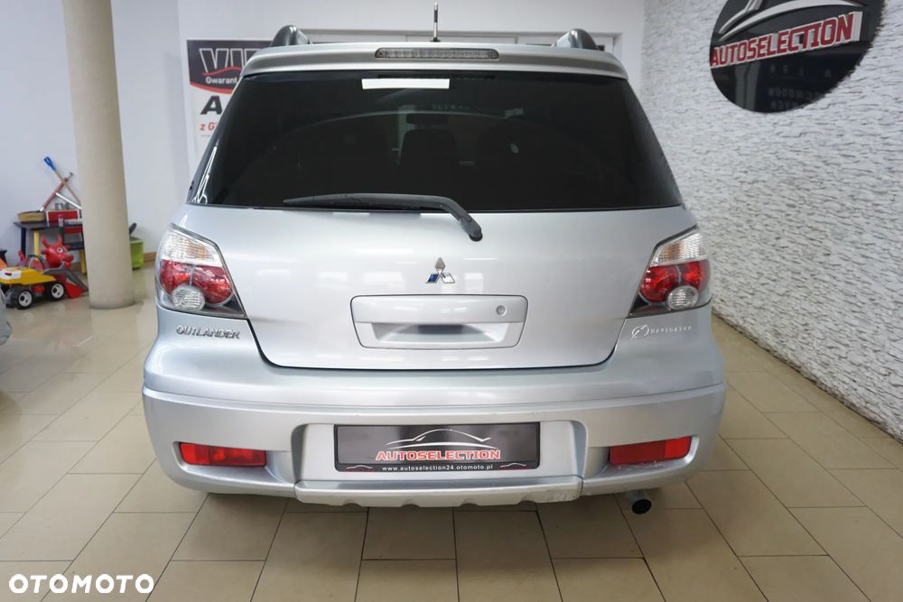 Mitsubishi Outlander 2.0 4WD Invite - 5