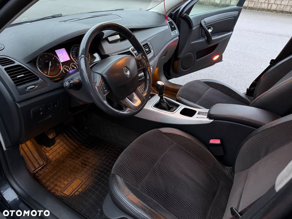 Renault Laguna dCi 150 FAP Start-Stop Dynamique - 13