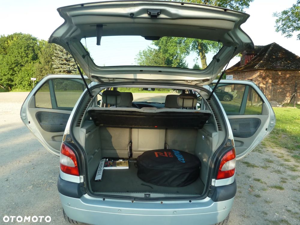 Renault Scenic 1.6 16V Authentique - 19