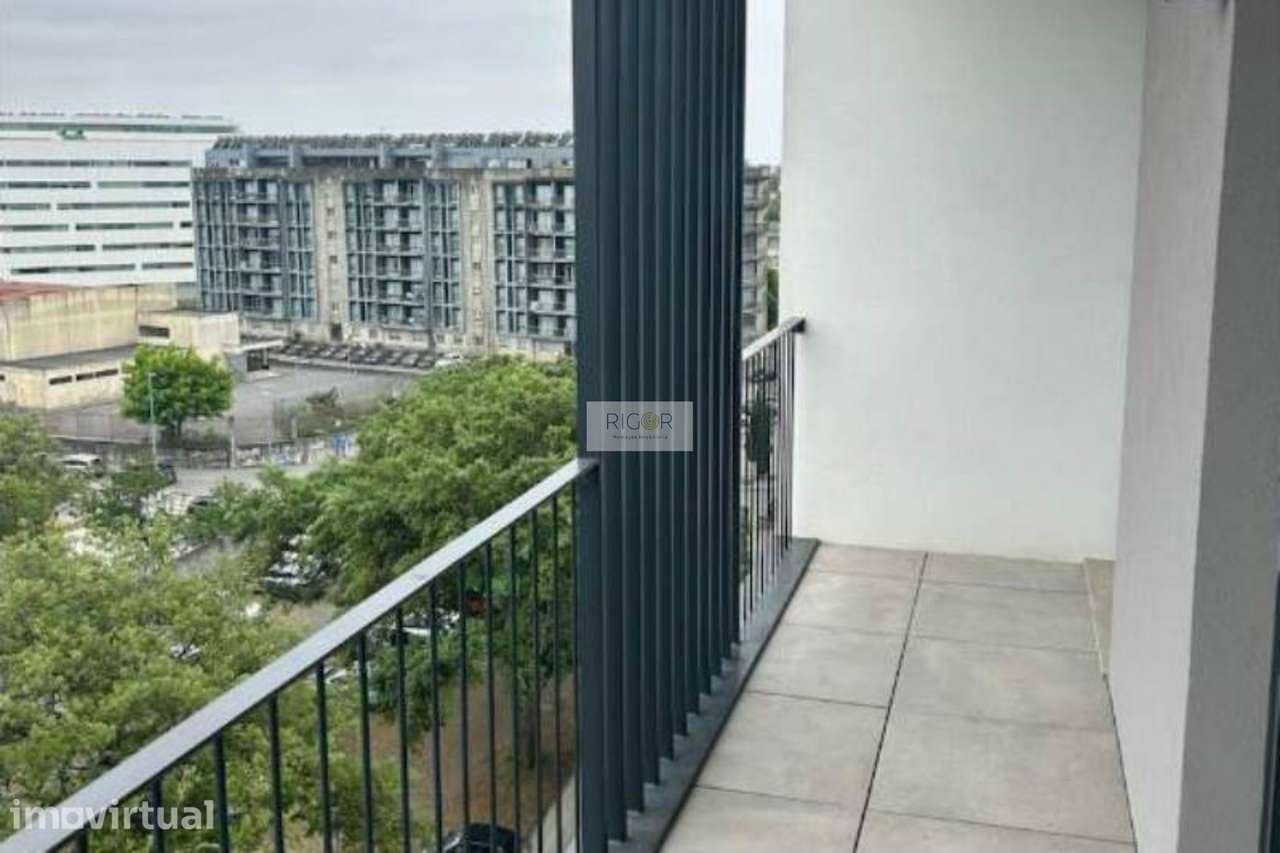 Apartamento T1 com varanda às faculdades e Hospital de São João - Grande imagem: 4/8