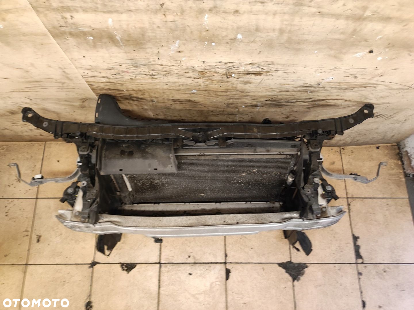 Pas belka wzmocnienie chłodnice Audi A6 C7 Lift 2.0 TDI - 2