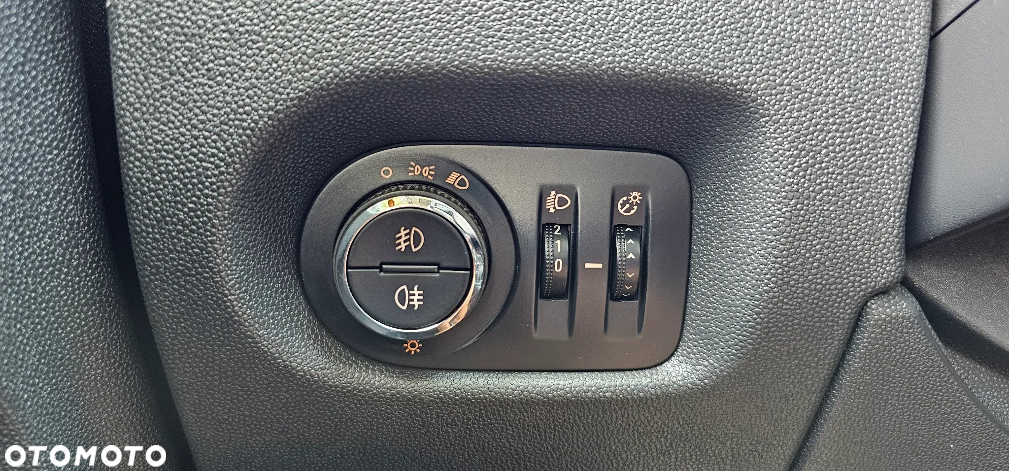Opel Corsa 1.4 16V 150 Jahre - 16