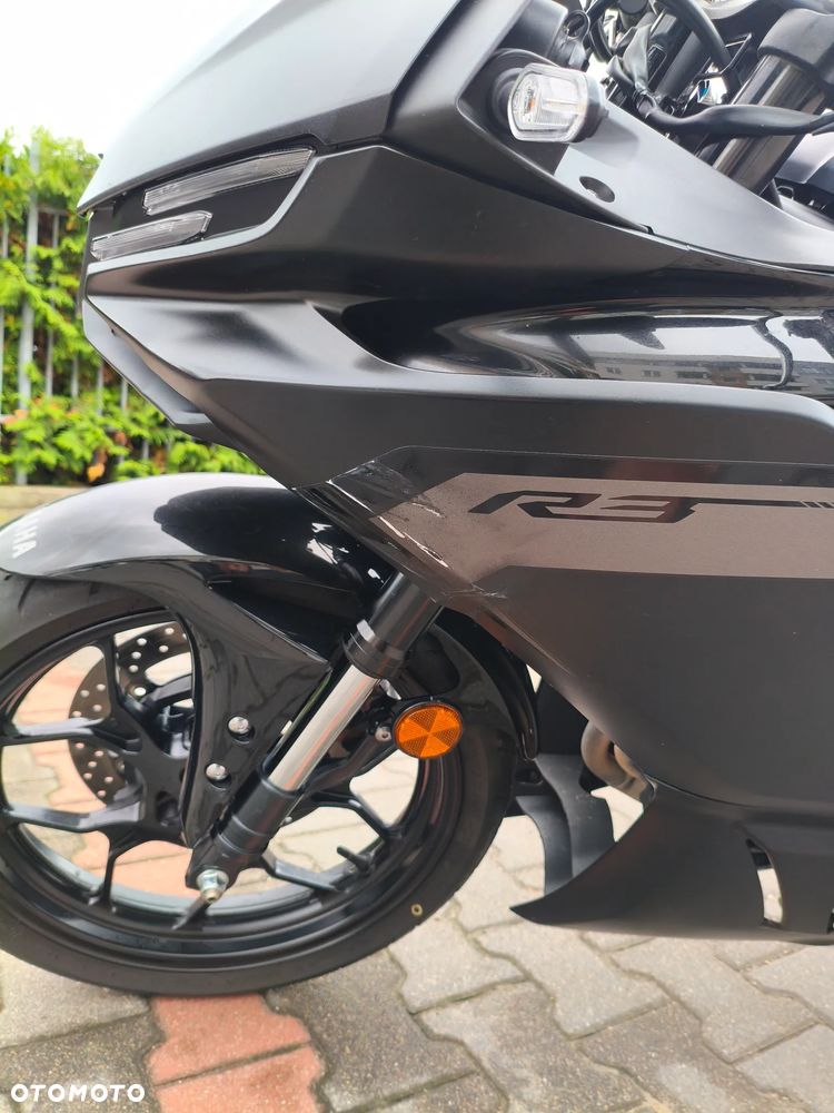 Yamaha R3 - 18