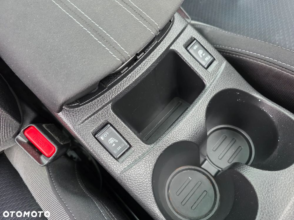 Nissan Qashqai 1.6 DCi Xtronic TEKNA - 6