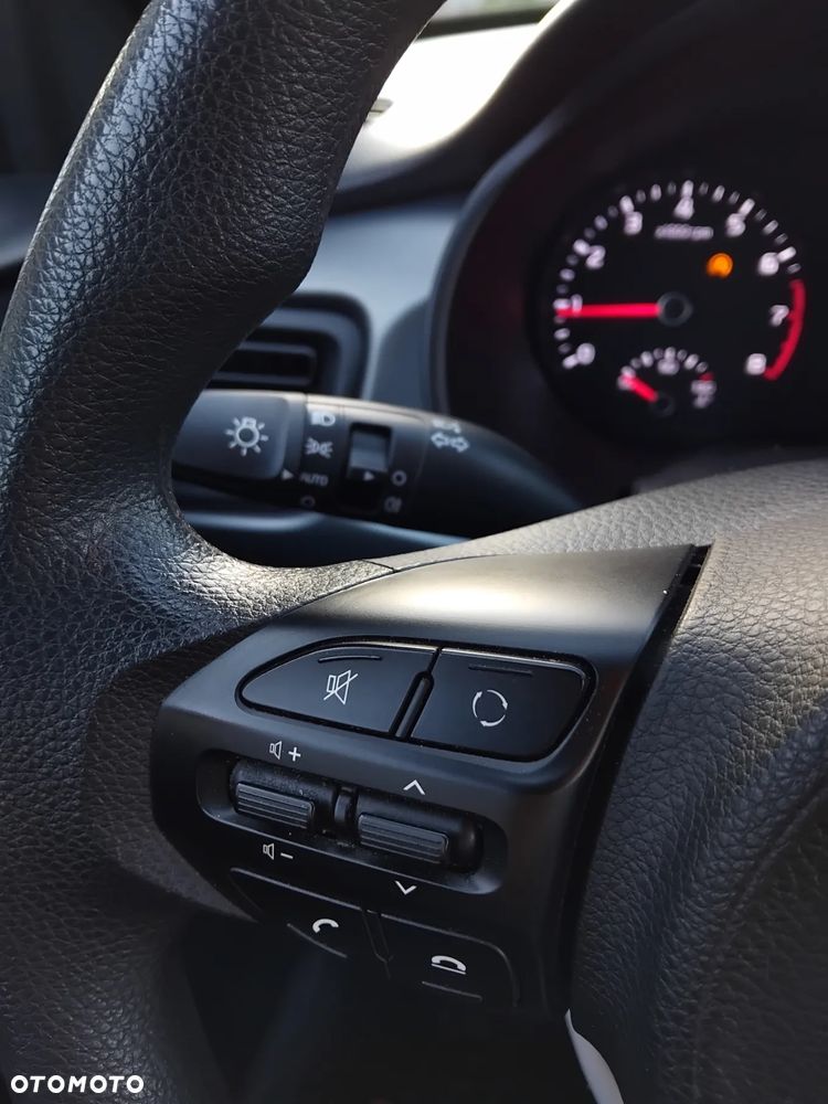 Kia Rio 1.2 M - 11