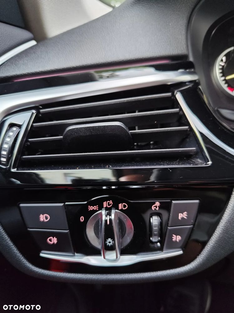 BMW Seria 5 520d xDrive - 21