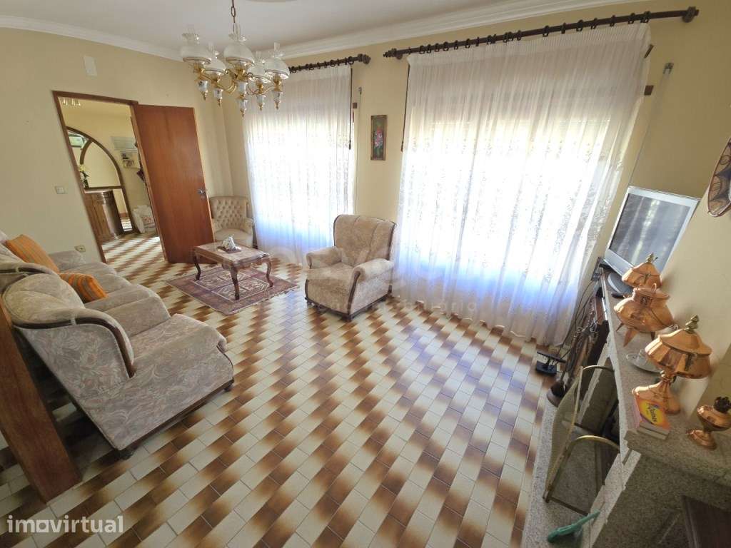 Moradia T2+2 com Terreno de 1.937 m² em Carragosela, Tábua - Grande imagem: 2/40