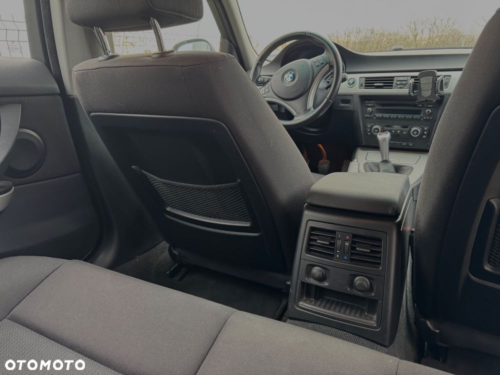 BMW Seria 3 318i - 11