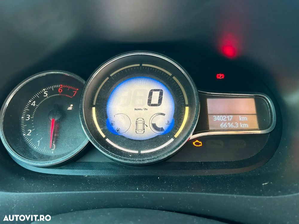 Renault Fluence 1.6 Authentique - 8