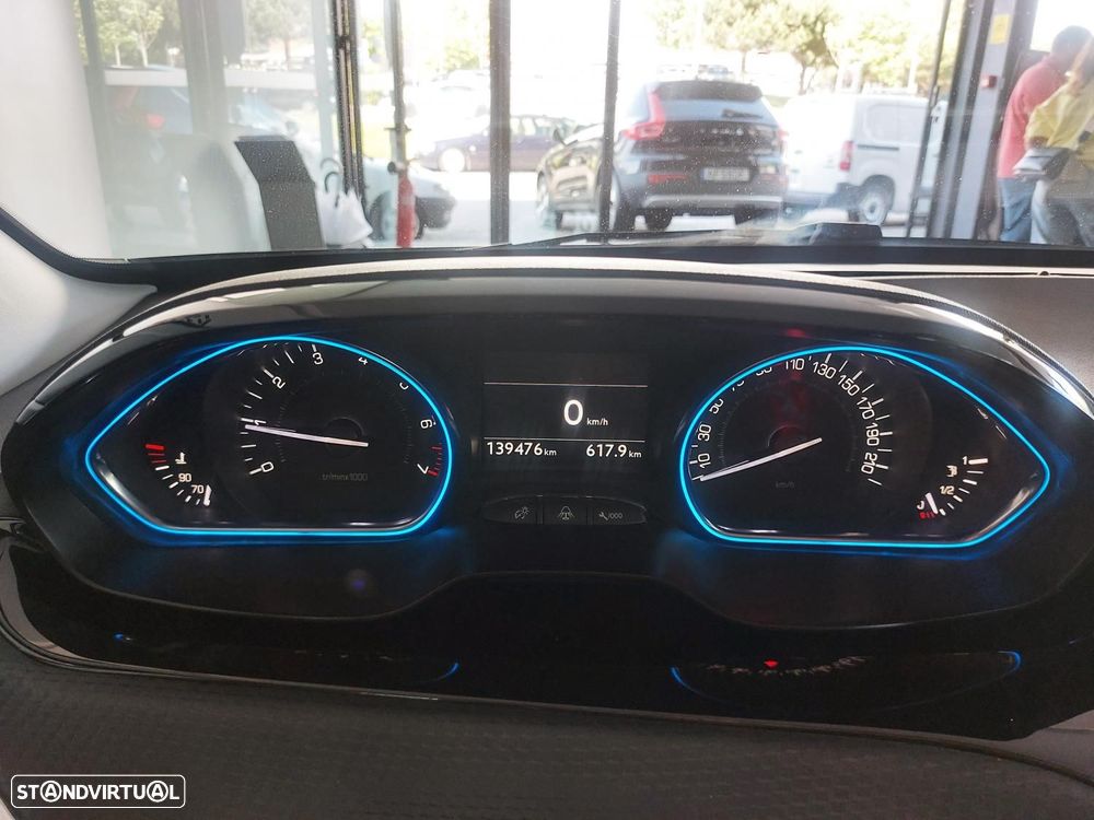 Peugeot 2008 1.2 PureTech Allure - 26