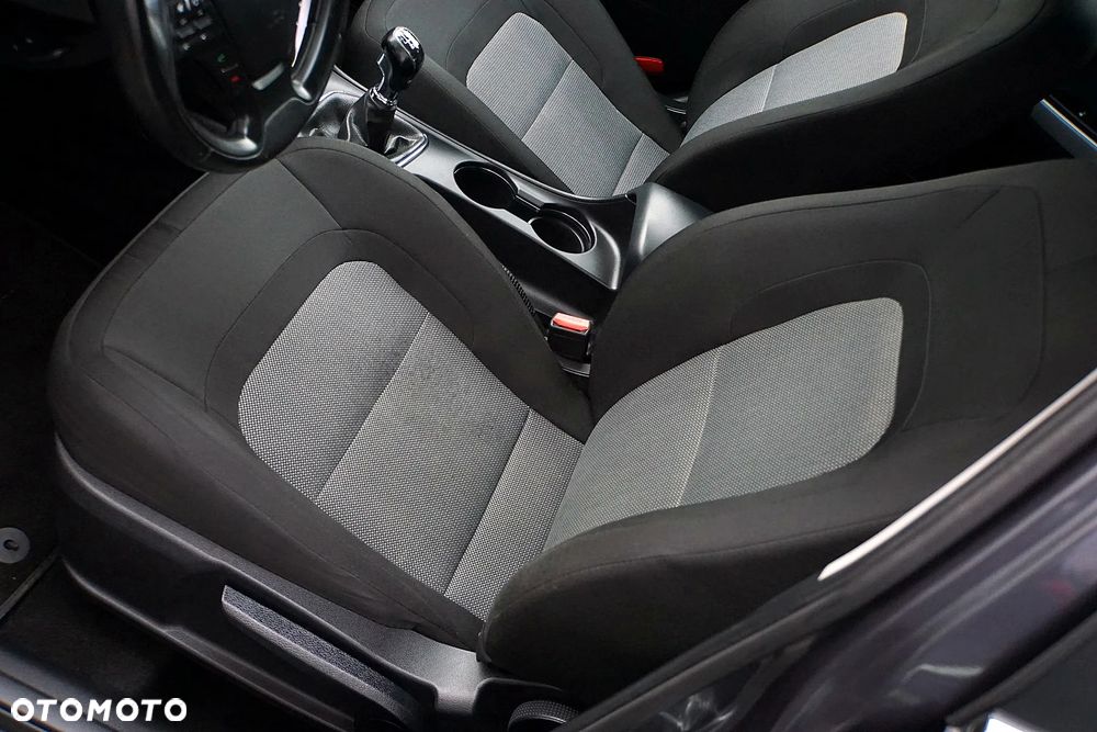 Kia Ceed 1.6 GDI Dream Team Edition - 25