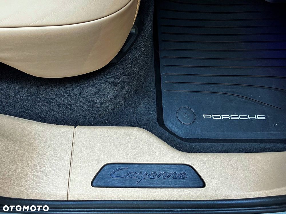 Porsche Cayenne - 25