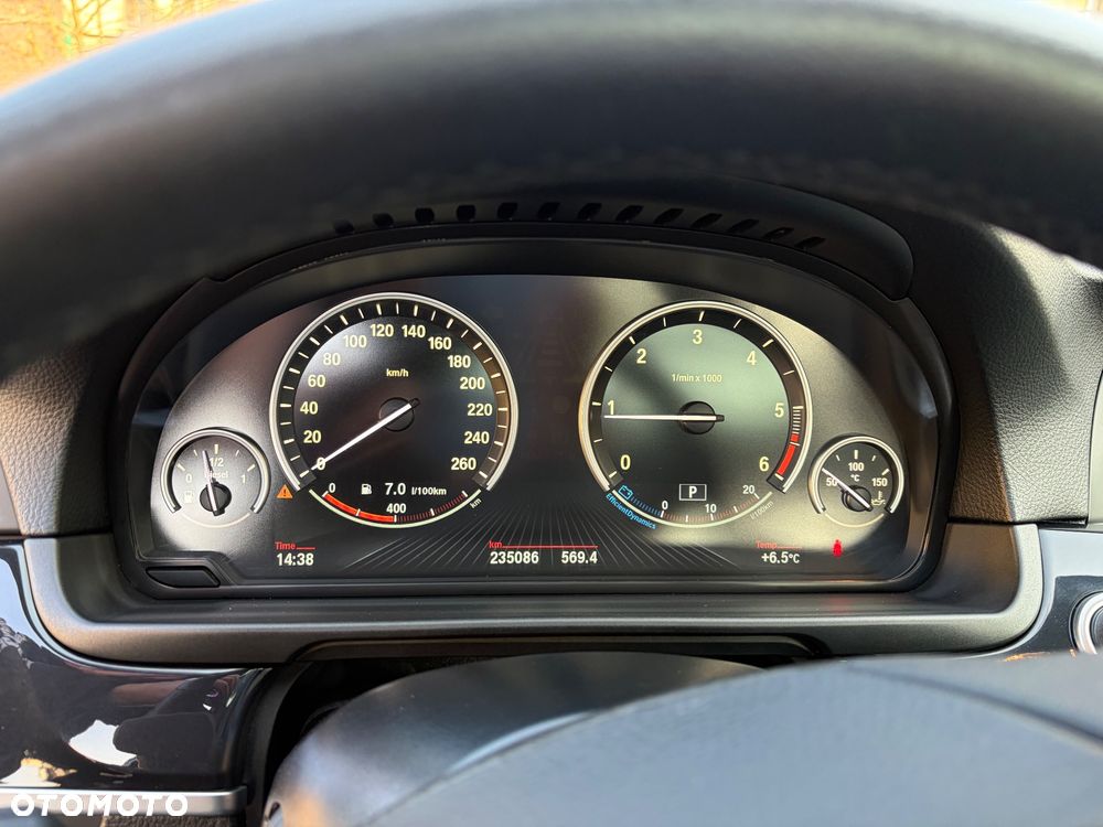 BMW Seria 5 520d xDrive - 12
