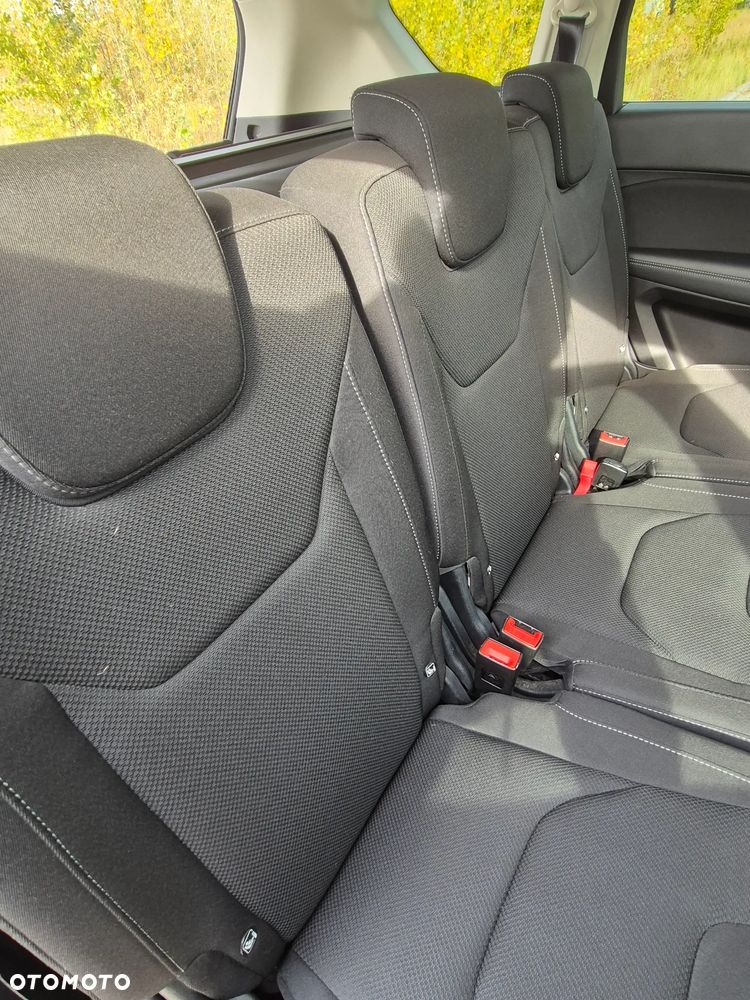 Ford S-Max - 17