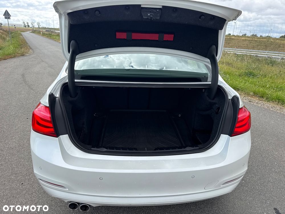 BMW Seria 3 320d Edition M Sport Shadow - 13