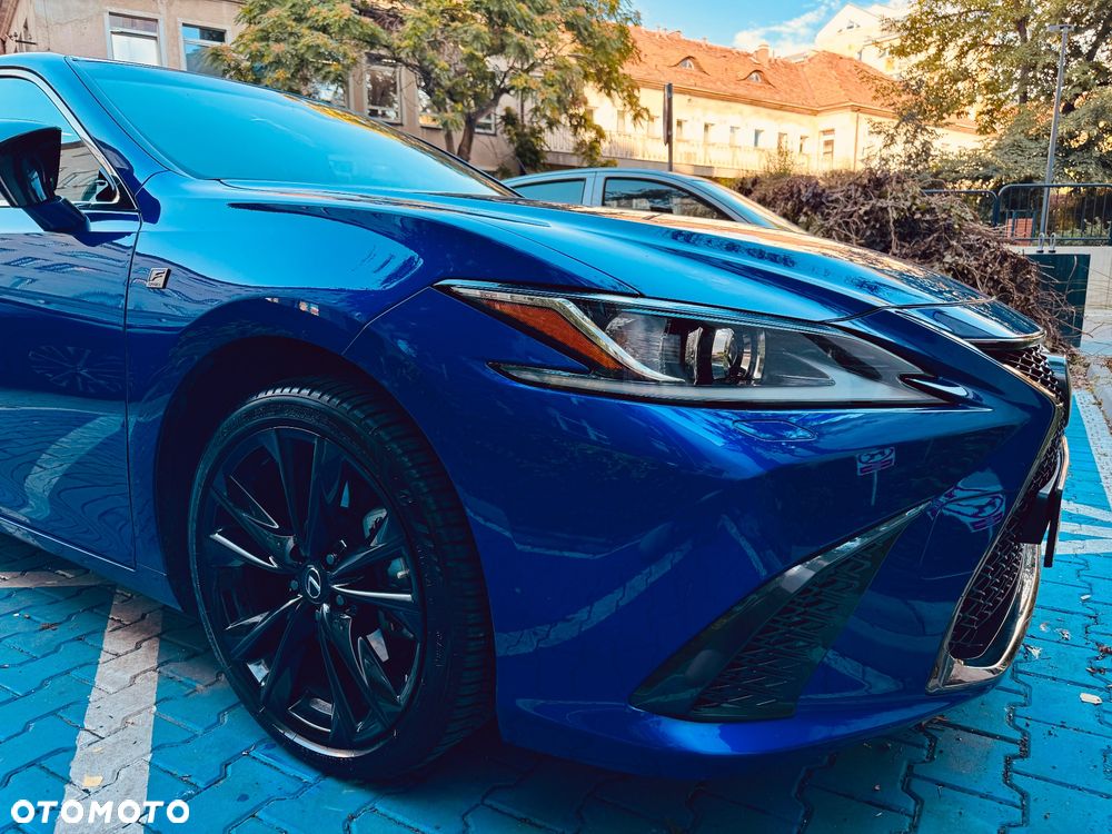 Lexus ES 300h F Sport Design - 1