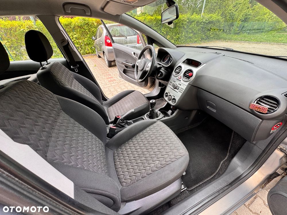 Opel Corsa 1.2 16V Essentia - 17