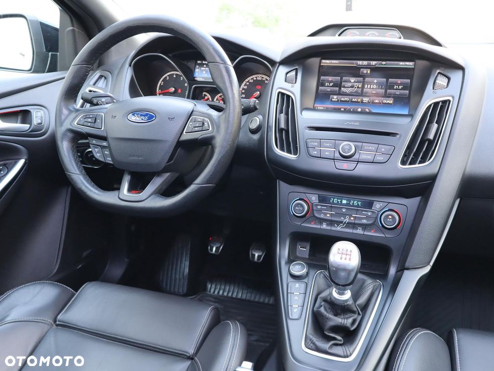 Ford Focus 2.0 EcoBoost ST mit Leder-Exclusiv-Paket - 8