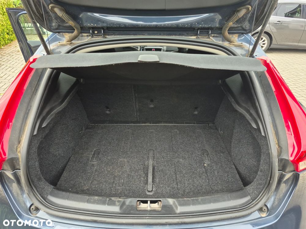 Volvo V40 - 16
