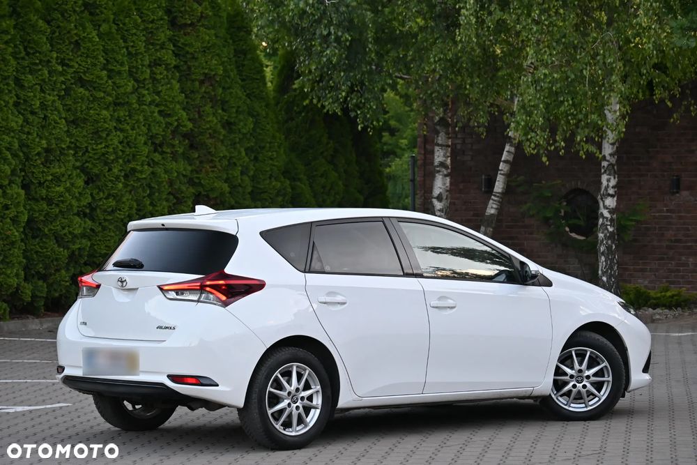 Toyota Auris 1.33 VVT-i Premium + - 19